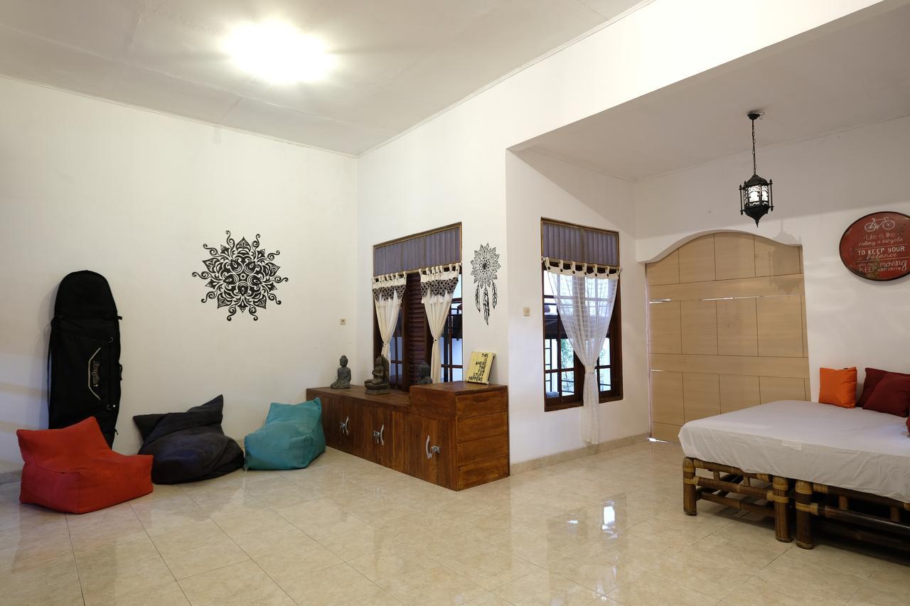 Auberge de jeunesse Wood Stone à Yogyakarta Extérieur photo