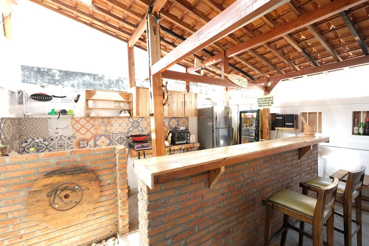 Auberge de jeunesse Wood Stone à Yogyakarta Extérieur photo