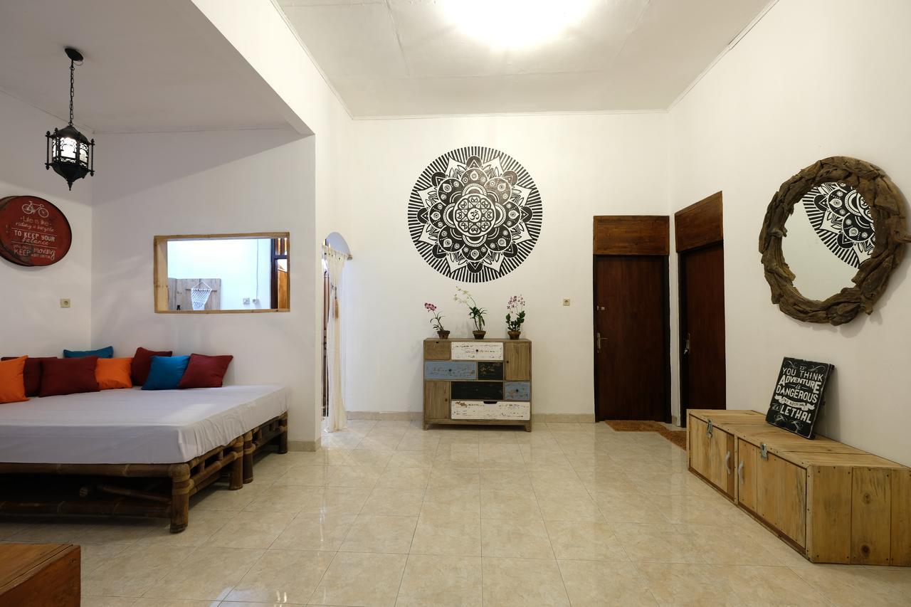 Auberge de jeunesse Wood Stone à Yogyakarta Extérieur photo