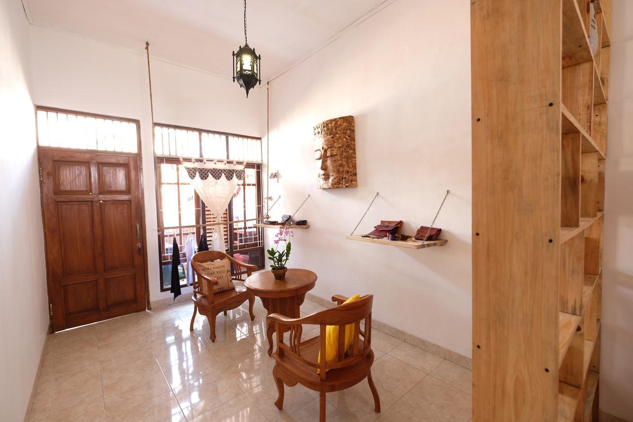 Auberge de jeunesse Wood Stone à Yogyakarta Extérieur photo